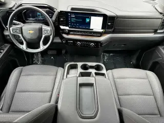 Chevrolet Silverado 1500 2023 4x4 LT 4 puertas Cabina de tripulación 5.8 pies SB con 1LT