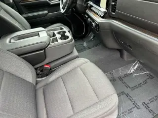 Chevrolet Silverado 1500 2023 4x4 LT 4 puertas Cabina de tripulación 5.8 pies SB con 1LT