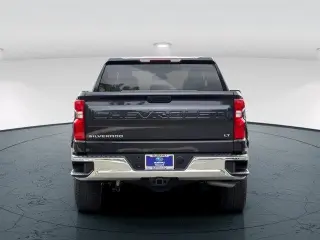 Chevrolet Silverado 1500 2023 4x4 LT 4 puertas Cabina de tripulación 5.8 pies SB con 1LT