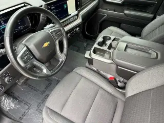 Chevrolet Silverado 1500 2023 4x4 LT 4 puertas Cabina de tripulación 5.8 pies SB con 1LT
