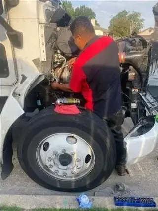 MOBILE DIESEL TRUCK REPAIR