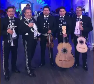 MARIACHI PROFESIONAL HONESTO