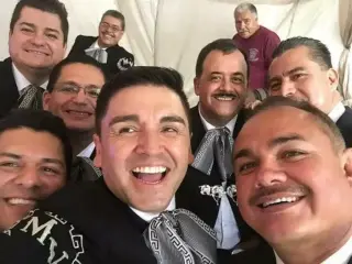 MARIACHI PROFESIONAL HONESTO