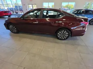 Nissan Altima 2025 2.5 SV 4dr Sedán