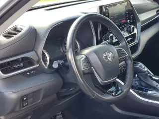 Toyota Highlander 2021 AWD XLE 4dr SUV
