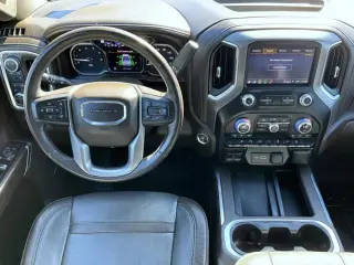 GMC Sierra 1500 Limited 2022 4x4 Denali 4p Puerta Cabón Equipo de Tripulantes 5.8 ft. CB