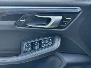 Porsche Macan 2021 AWD S 4p SUV