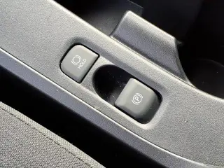 Toyota Corolla Hybrid 2023 LE 4p Sedan