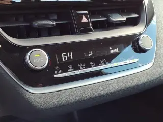 Toyota Corolla Hybrid 2023 LE 4p Sedan