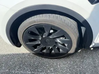 Tesla Model Y 2024 AWD Long Range 4p Crossover
