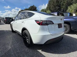 Tesla Model Y 2024 AWD Long Range 4p Crossover