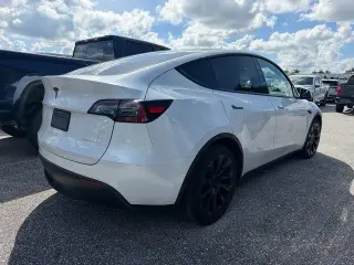 Tesla Model Y 2024 AWD Long Range 4p Crossover