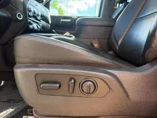 GMC Sierra 1500 2020 4x4 Denali 4p. Cabina de tripulación de 5.8 ft. SB