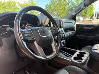 GMC Sierra 1500 2020 4x4 Denali 4p. Cabina de tripulación de 5.8 ft. SB