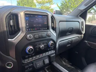 GMC Sierra 1500 2020 4x4 Denali 4p. Cabina de tripulación de 5.8 ft. SB