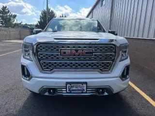 GMC Sierra 1500 2020 4x4 Denali 4p. Cabina de tripulación de 5.8 ft. SB