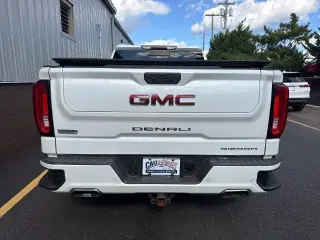 GMC Sierra 1500 2020 4x4 Denali 4p. Cabina de tripulación de 5.8 ft. SB