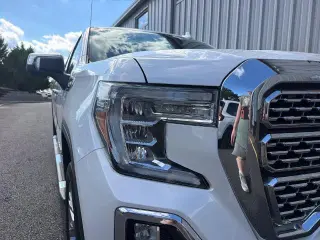 GMC Sierra 1500 2020 4x4 Denali 4p. Cabina de tripulación de 5.8 ft. SB