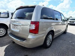 Chrysler Town and Country 2014 Limited 4dr Mini-Van