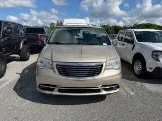 Chrysler Town and Country 2014 Limited 4dr Mini-Van