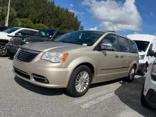 Chrysler Town and Country 2014 Limited 4dr Mini-Van