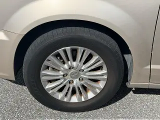 Chrysler Town and Country 2014 Limited 4dr Mini-Van