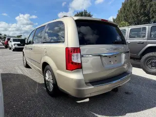 Chrysler Town and Country 2014 Limited 4dr Mini-Van
