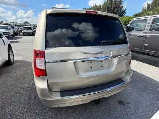 Chrysler Town and Country 2014 Limited 4dr Mini-Van