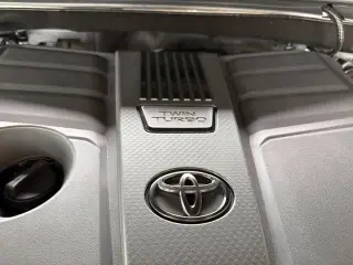 Toyota Tundra 2022 4x4 Plata 4dr CrewMax Cab Pickup SB