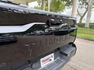 Toyota Tundra 2022 4x4 Plata 4dr CrewMax Cab Pickup SB