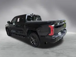 Toyota Tundra 2022 4x4 Plata 4dr CrewMax Cab Pickup SB