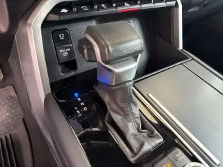 Toyota Tundra 2022 4x4 Plata 4dr CrewMax Cab Pickup SB