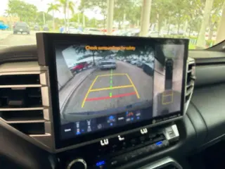 Toyota Tundra 2022 4x4 Plata 4dr CrewMax Cab Pickup SB