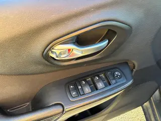 Jeep Cherokee 2015 4x4 Latitude SUV 4p