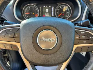 Jeep Cherokee 2015 4x4 Latitude SUV 4p