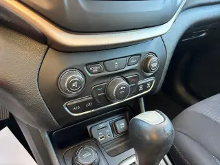 Jeep Cherokee 2015 4x4 Latitude SUV 4p