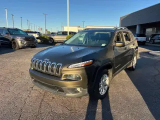 Jeep Cherokee 2015 4x4 Latitude SUV 4p