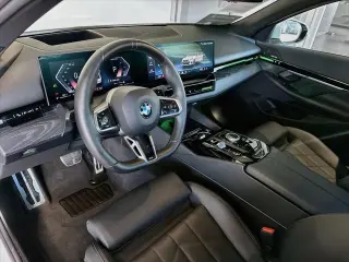 Serie 5 BMW 2024 AWD 530i xDrive Sedan 4p