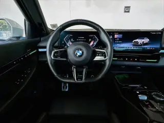 Serie 5 BMW 2024 AWD 530i xDrive Sedan 4p