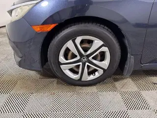 Honda Civic 2018 LX 4dr Sedan CVT