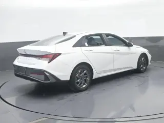 Hyundai ELANTRA 2024 SEL Sedán de 4 puertas