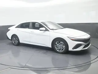 Hyundai ELANTRA 2024 SEL Sedán de 4 puertas