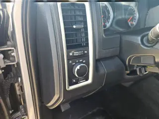 Ram 1500 Clásico 2024 4x4 SLT 4p Cabina de Tripulante 5.5 ft. SB Pickup