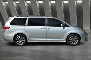 Toyota Sienna 2018 XLE 7-Pasajeros Asiento Automático Acceso 4dr Mini-Van