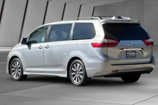 Toyota Sienna 2018 XLE 7-Pasajeros Asiento Automático Acceso 4dr Mini-Van