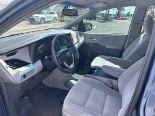 Toyota Sienna 2017 LE 7-Pasajeros Asiento de Acceso Automático 4dr Mini-Van