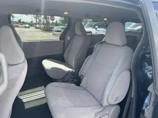 Toyota Sienna 2017 LE 7-Pasajeros Asiento de Acceso Automático 4dr Mini-Van