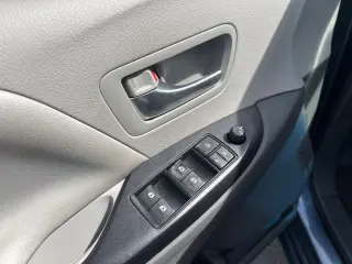 Toyota Sienna 2017 LE 7-Pasajeros Asiento de Acceso Automático 4dr Mini-Van