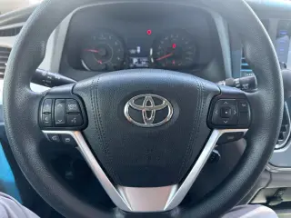 Toyota Sienna 2017 LE 7-Pasajeros Asiento de Acceso Automático 4dr Mini-Van