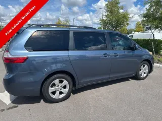 Toyota Sienna 2017 LE 7-Pasajeros Asiento de Acceso Automático 4dr Mini-Van